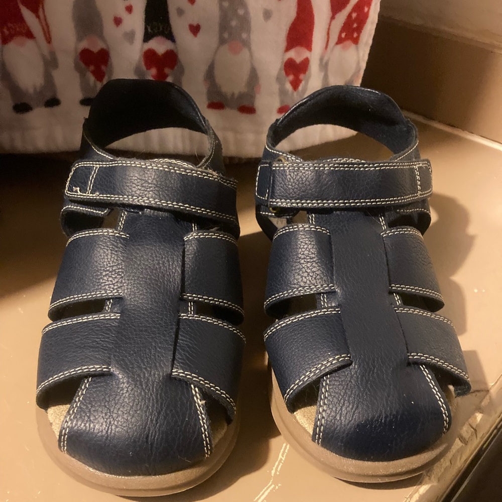 ⚡️ NWOT Childrens place navy blue boys sandals